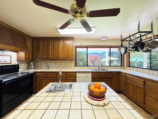1800-1810 Boonville Rd, Ukiah, CA 95482