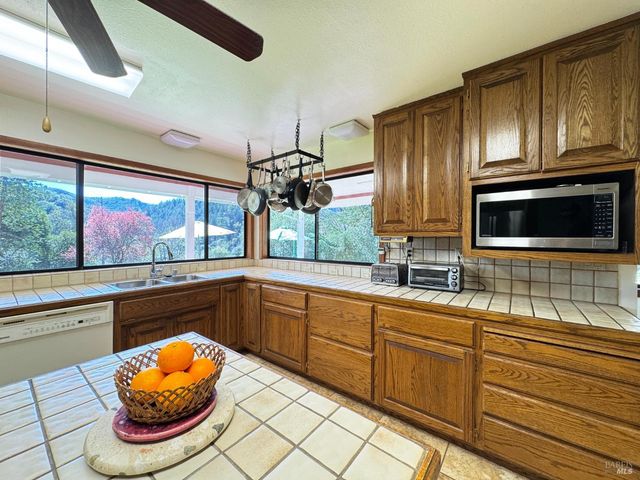 1800-1810 Boonville Rd, Ukiah, CA 95482