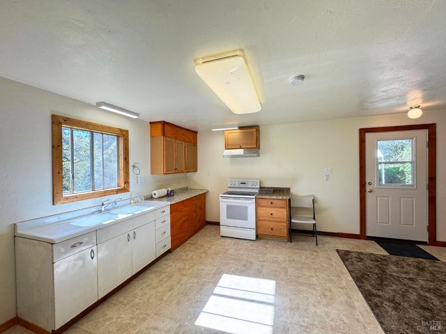 1800-1810 Boonville Rd, Ukiah, CA 95482
