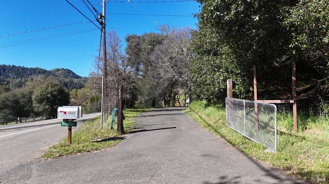 1800-1810 Boonville Rd, Ukiah, CA 95482