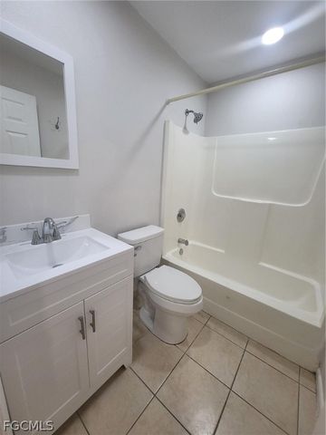 1727 SE 15th PL 3, Cape Coral, FL 33990