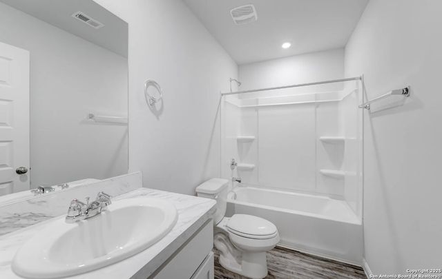 712 Mariposa Circle, Kenedy, TX 78119