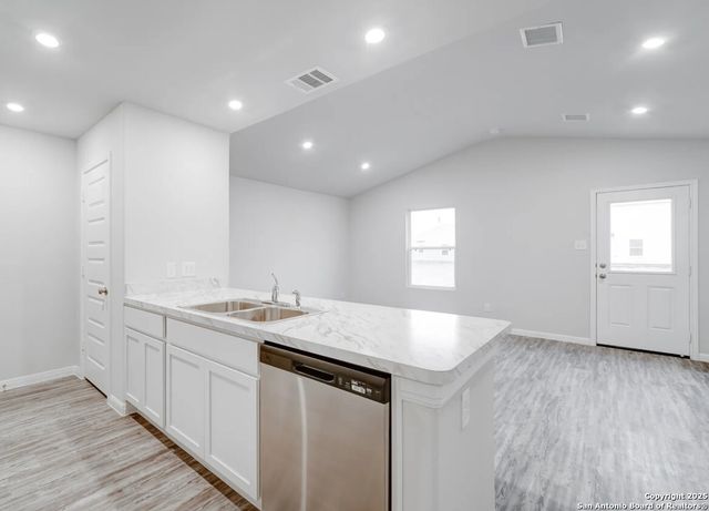 712 Mariposa Circle, Kenedy, TX 78119