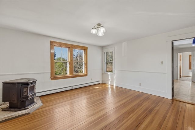 274 Sunderland Rd, Amherst, MA 01002