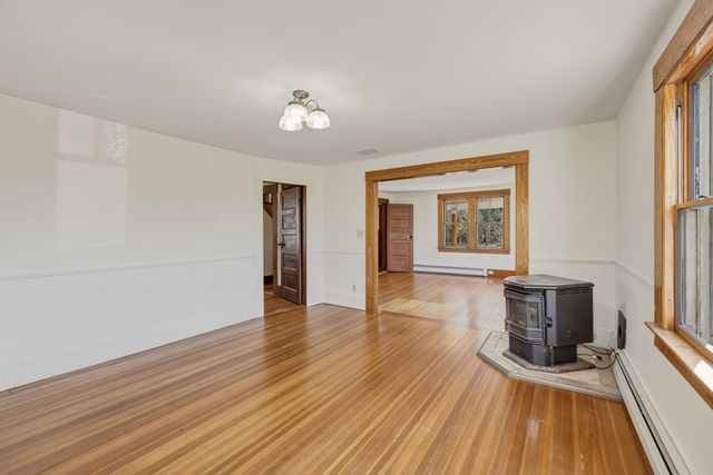 274 Sunderland Rd, Amherst, MA 01002