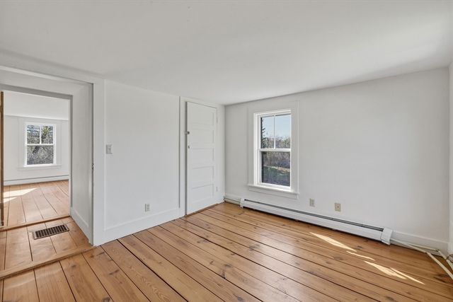 274 Sunderland Rd, Amherst, MA 01002