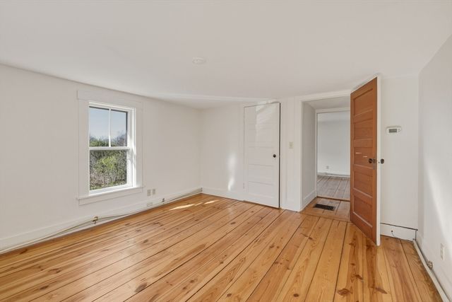 274 Sunderland Rd, Amherst, MA 01002