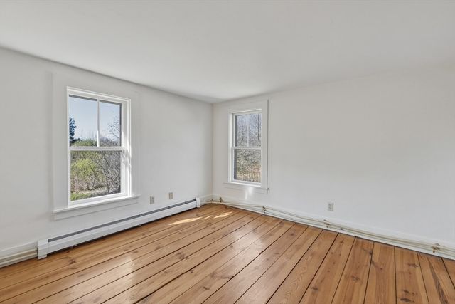 274 Sunderland Rd, Amherst, MA 01002