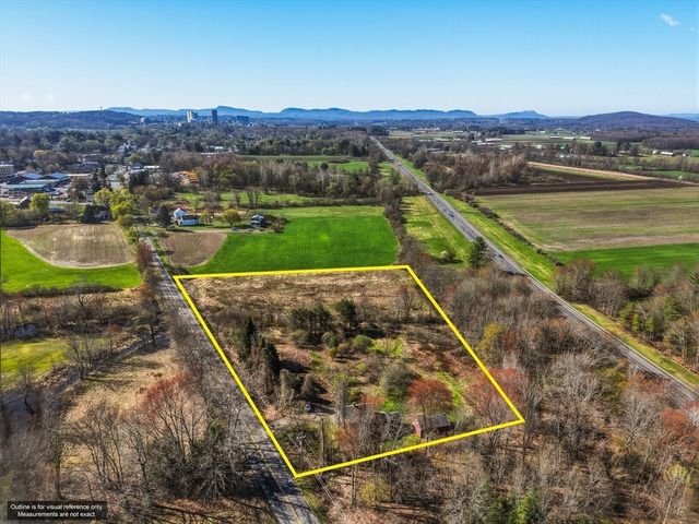 274 Sunderland Rd, Amherst, MA 01002