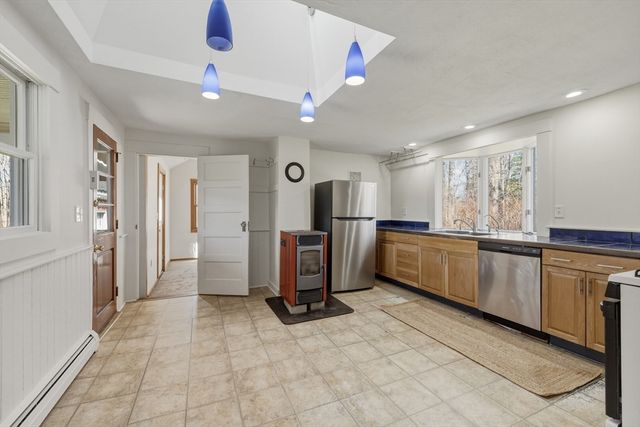 274 Sunderland Rd, Amherst, MA 01002