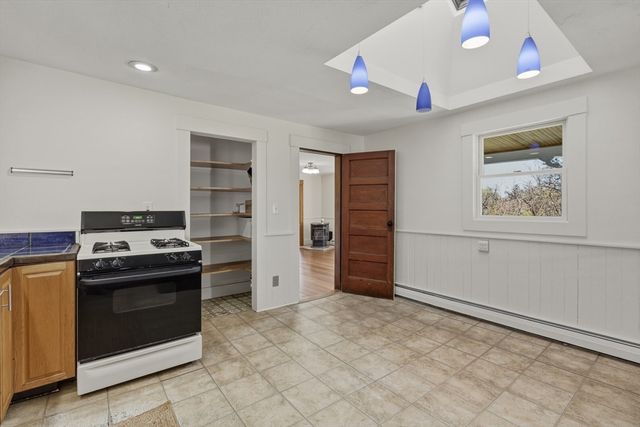 274 Sunderland Rd, Amherst, MA 01002