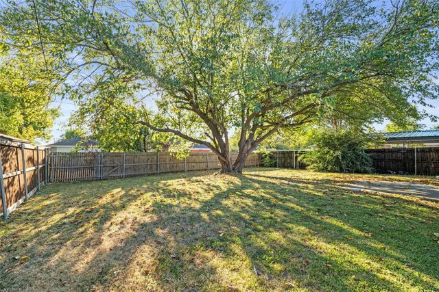 2742 E Pepperidge Drive, Lancaster, TX 75134