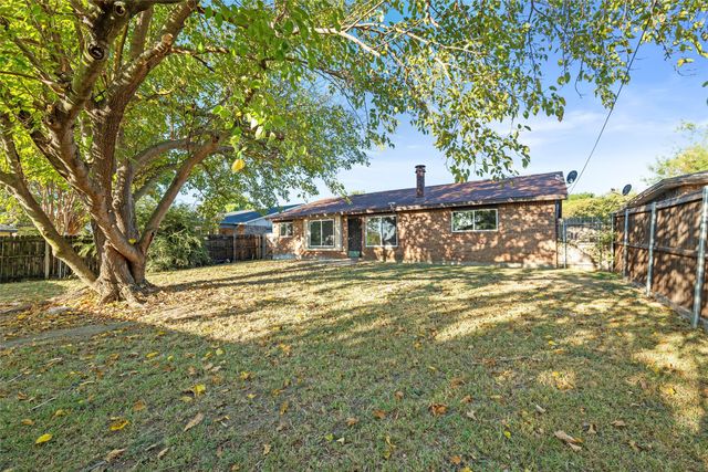 2742 E Pepperidge Drive, Lancaster, TX 75134