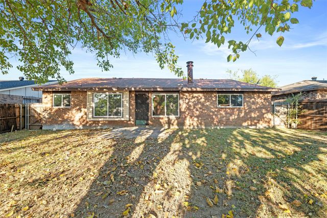 2742 E Pepperidge Drive, Lancaster, TX 75134