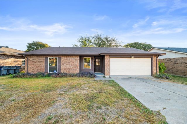 2742 E Pepperidge Drive, Lancaster, TX 75134