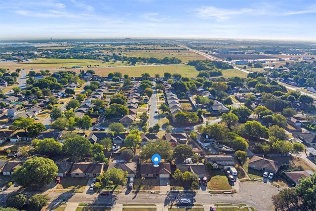 2742 E Pepperidge Drive, Lancaster, TX 75134