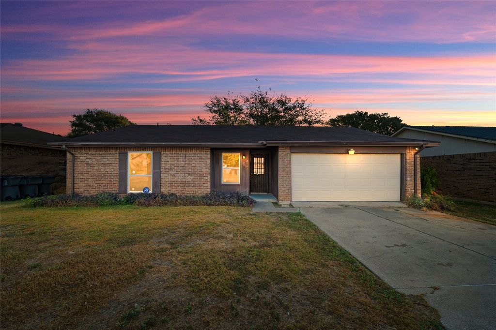 2742 E Pepperidge Drive, Lancaster, TX 75134