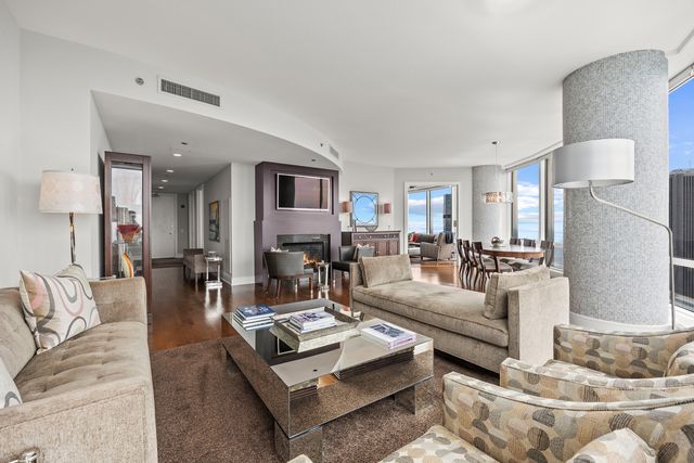 401 N Wabash Avenue 74D, Chicago, IL 60611