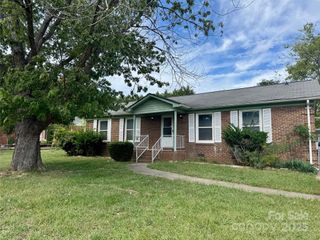 2042 Longdale Drive, Charlotte, NC 28217