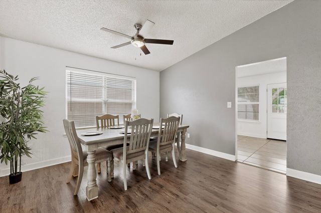 718 Matthews Court, Arlington, TX 76012