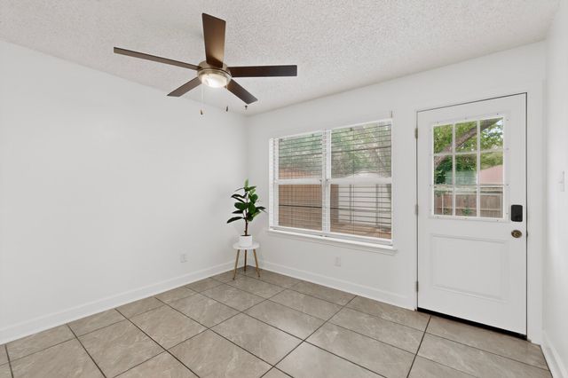 718 Matthews Court, Arlington, TX 76012