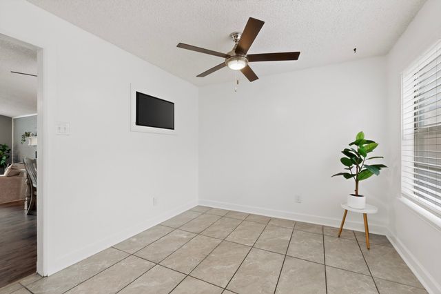 718 Matthews Court, Arlington, TX 76012