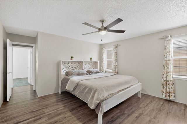 718 Matthews Court, Arlington, TX 76012