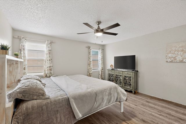 718 Matthews Court, Arlington, TX 76012