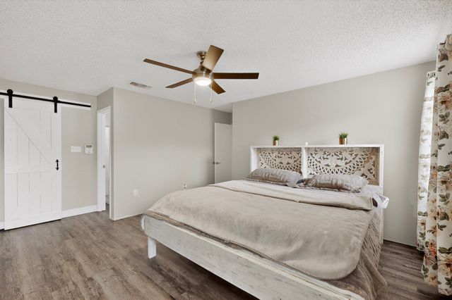 718 Matthews Court, Arlington, TX 76012