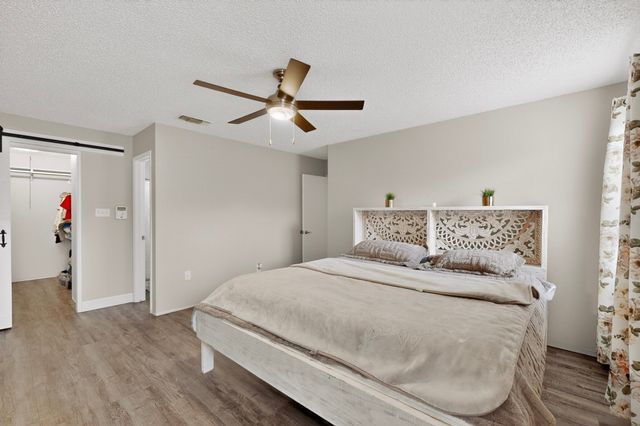 718 Matthews Court, Arlington, TX 76012