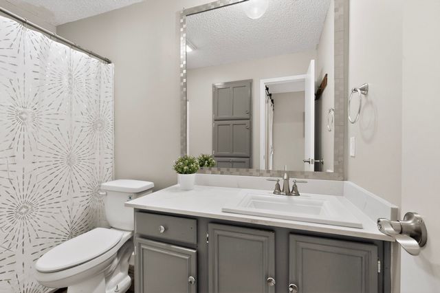 718 Matthews Court, Arlington, TX 76012