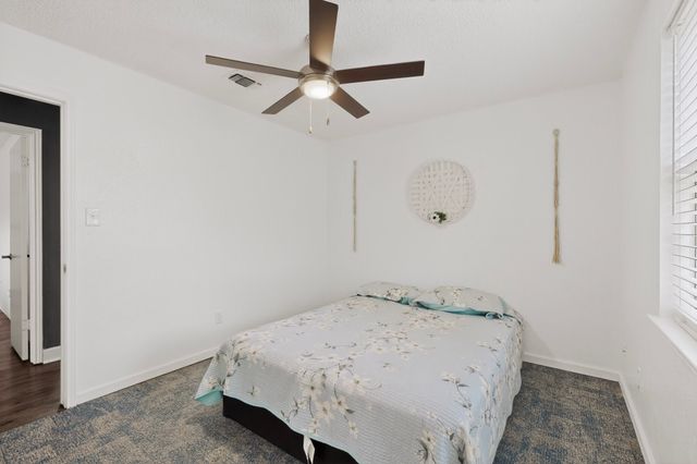 718 Matthews Court, Arlington, TX 76012