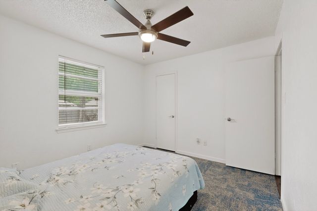 718 Matthews Court, Arlington, TX 76012