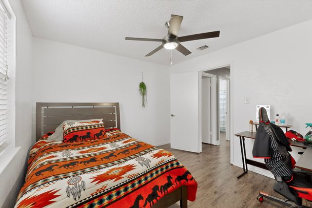 718 Matthews Court, Arlington, TX 76012