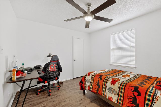 718 Matthews Court, Arlington, TX 76012