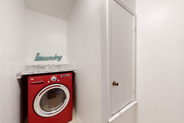 718 Matthews Court, Arlington, TX 76012