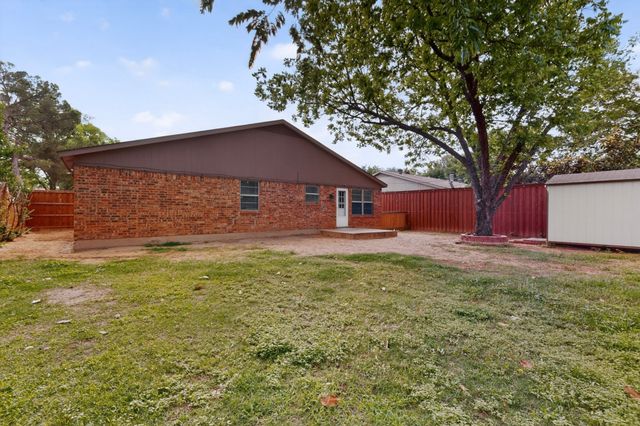 718 Matthews Court, Arlington, TX 76012