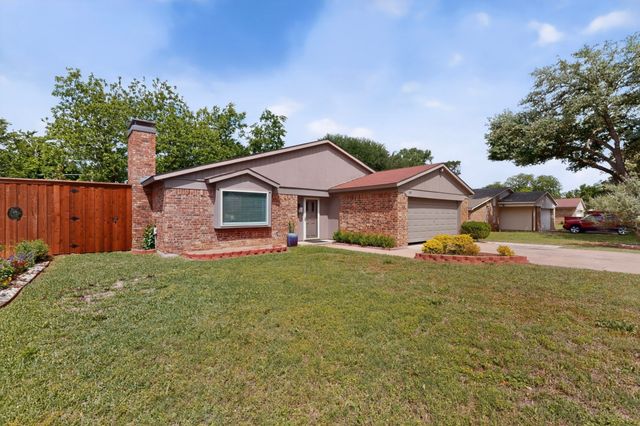 718 Matthews Court, Arlington, TX 76012