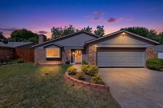 718 Matthews Court, Arlington, TX 76012