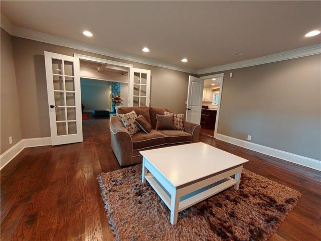 250 Cagle Road, Roswell, GA 30075