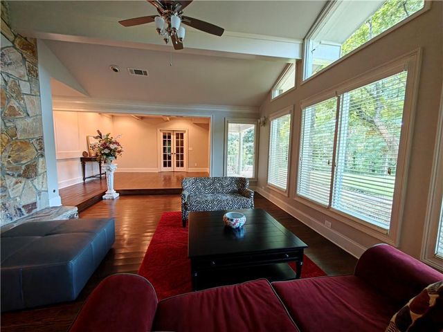 250 Cagle Road, Roswell, GA 30075