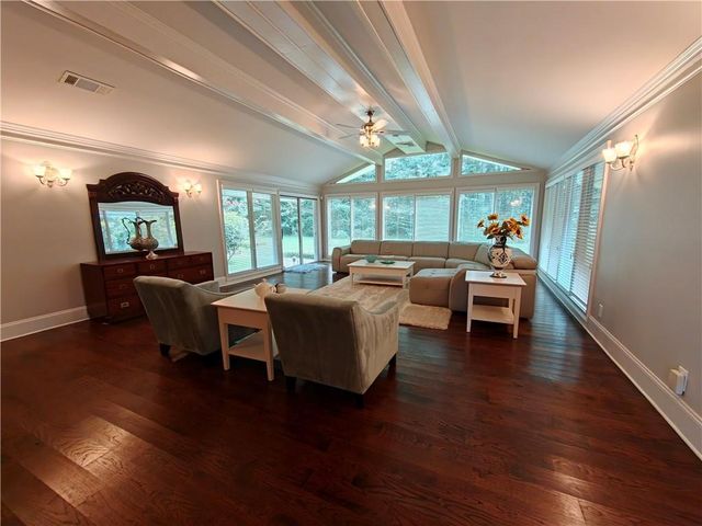 250 Cagle Road, Roswell, GA 30075