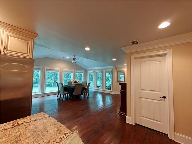 250 Cagle Road, Roswell, GA 30075