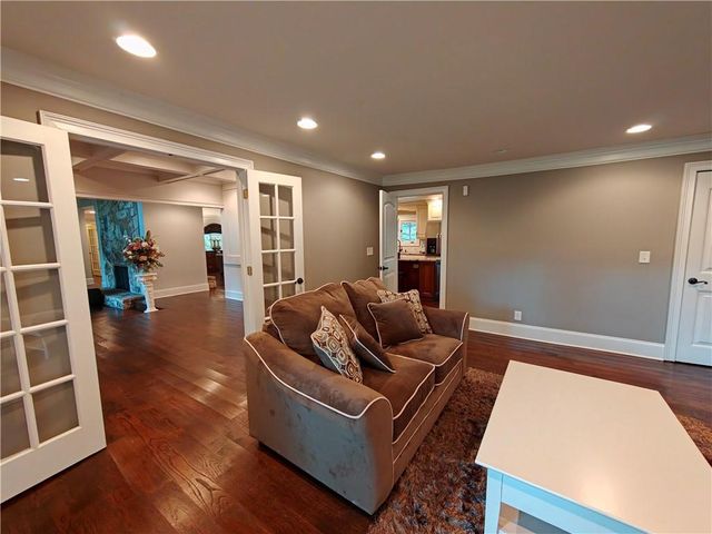 250 Cagle Road, Roswell, GA 30075