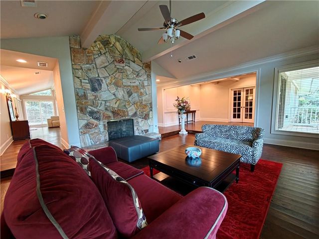 250 Cagle Road, Roswell, GA 30075