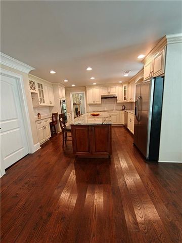 250 Cagle Road, Roswell, GA 30075