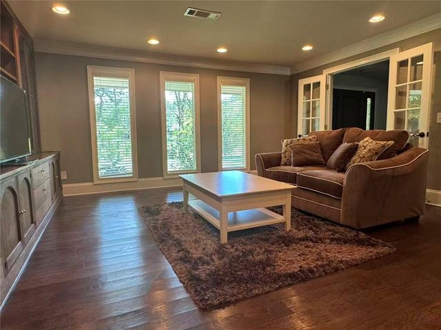 250 Cagle Road, Roswell, GA 30075