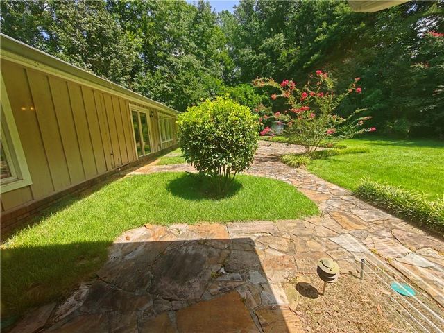 250 Cagle Road, Roswell, GA 30075