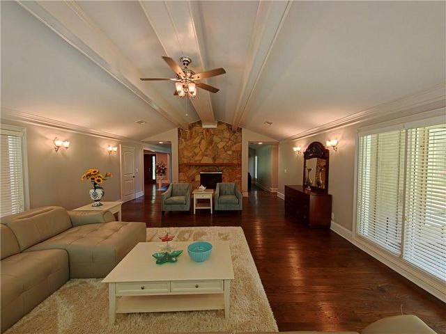 250 Cagle Road, Roswell, GA 30075