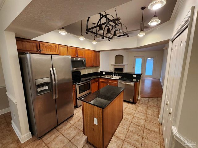 276 Tecumseh Ln, Mary Esther, FL 32569